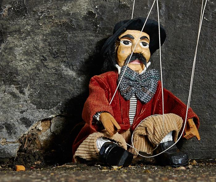 Marionette Fäden schamanisch trennen